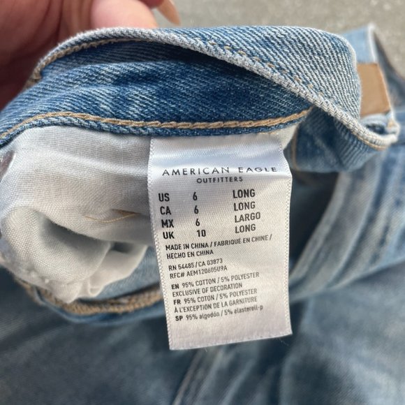 American Eagle High Rise Mom Jean - Picture 3 of 4